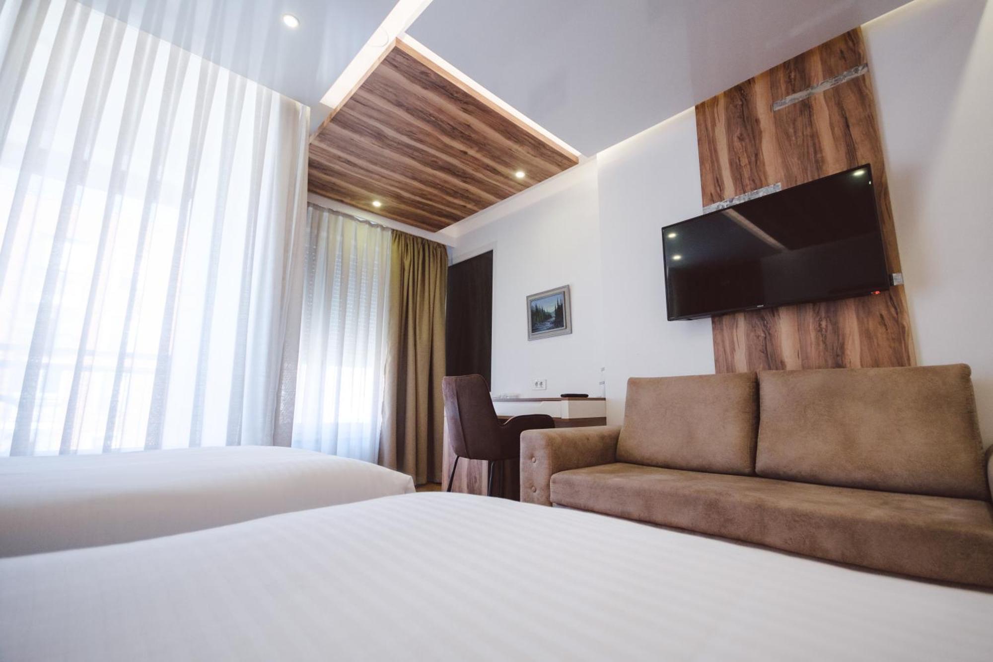 Star Hill Hotel & Spa พริสตีนา ภายนอก รูปภาพ
