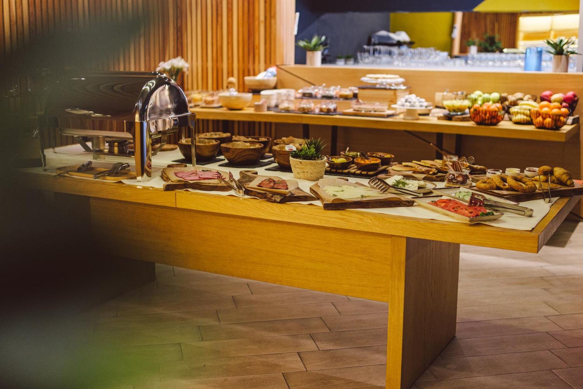 Star Hill Hotel & Spa พริสตีนา ภายนอก รูปภาพ