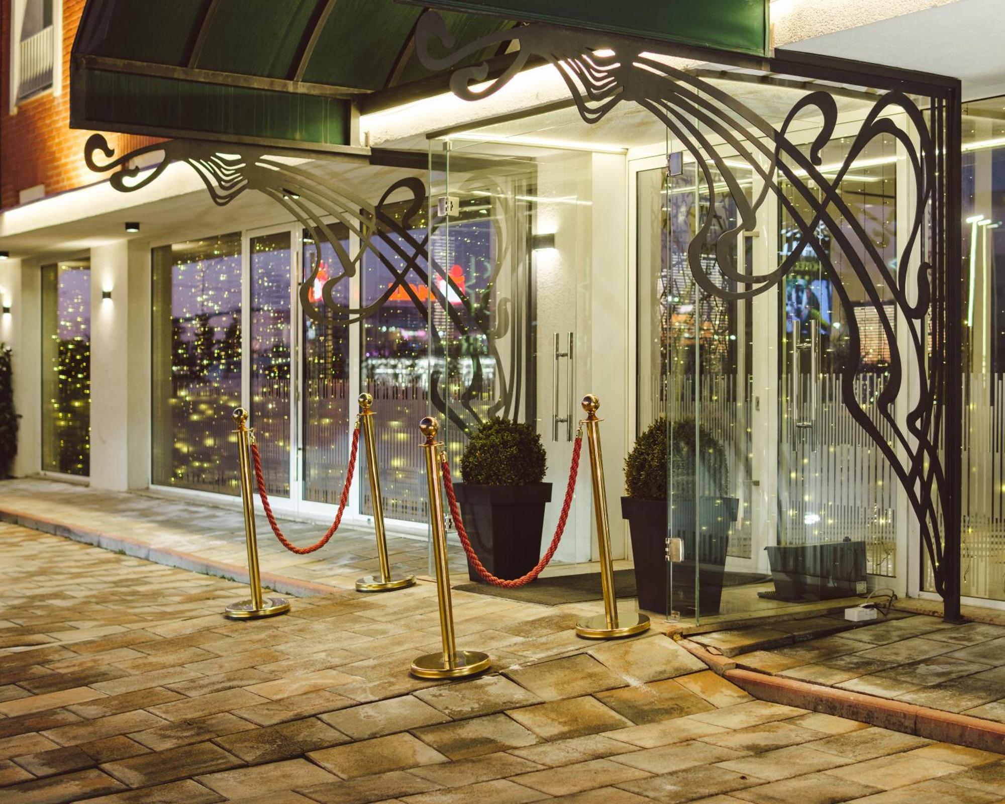 Star Hill Hotel & Spa พริสตีนา ภายนอก รูปภาพ