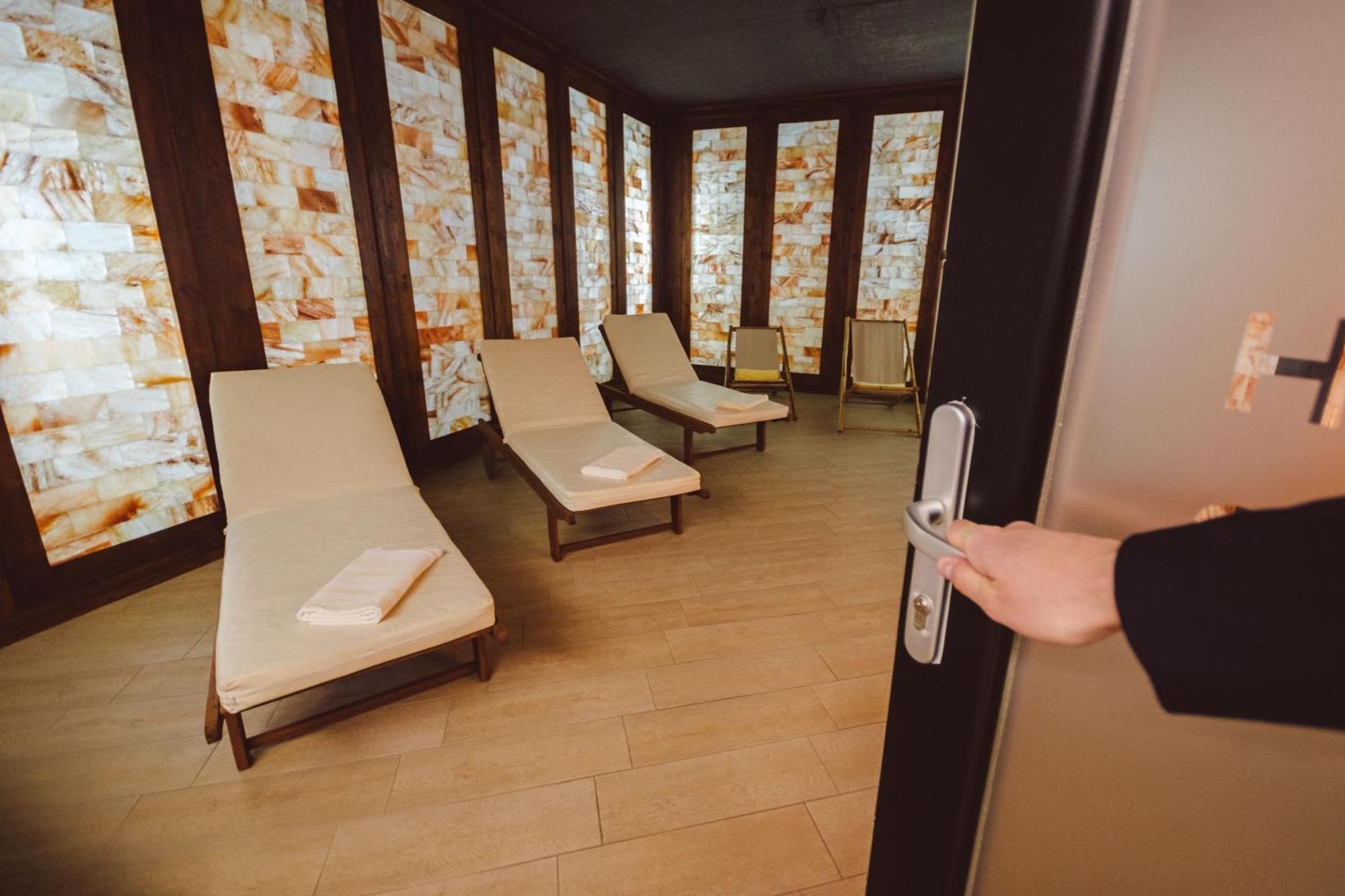 Star Hill Hotel & Spa พริสตีนา ภายนอก รูปภาพ