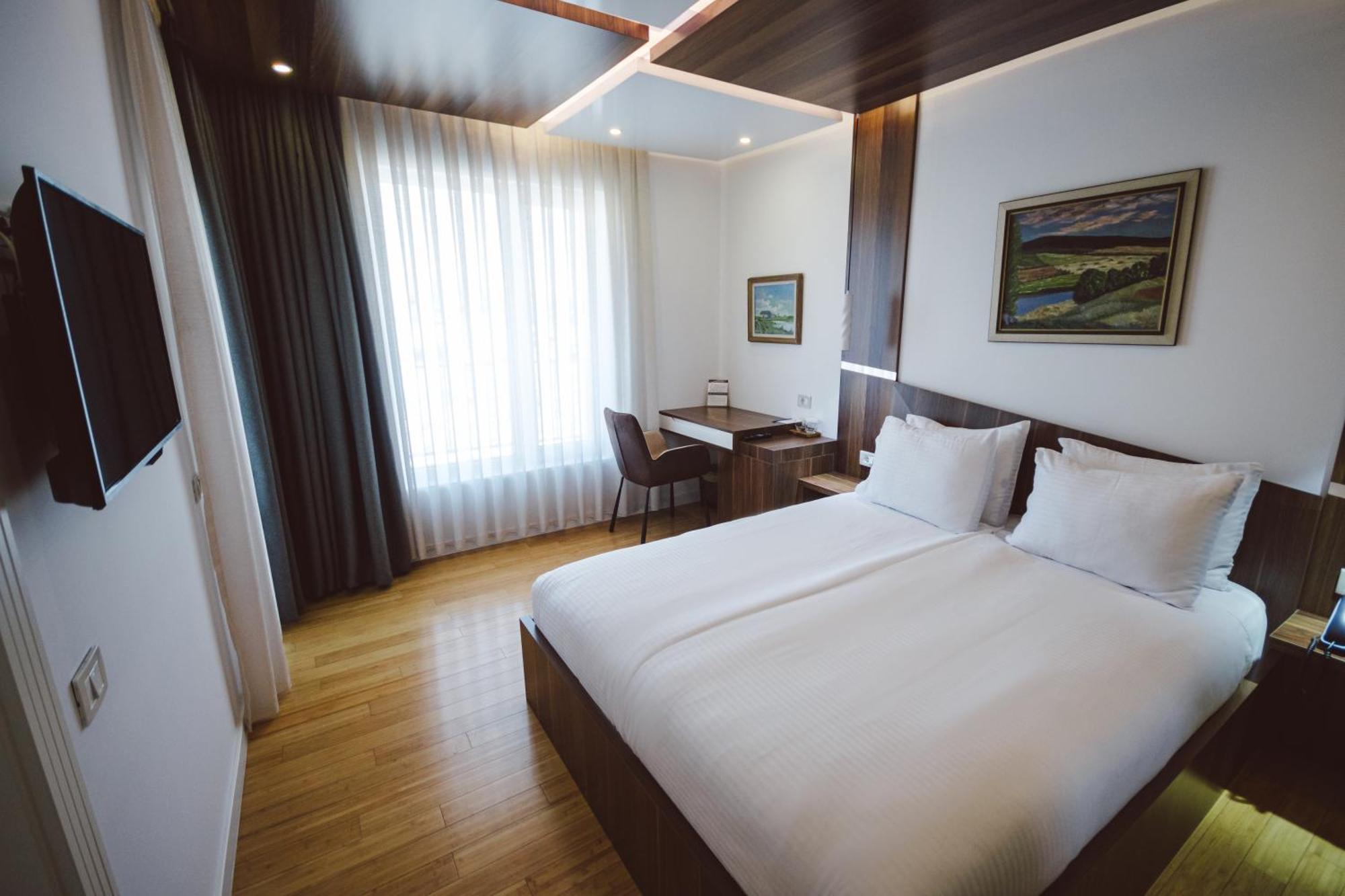 Star Hill Hotel & Spa พริสตีนา ภายนอก รูปภาพ